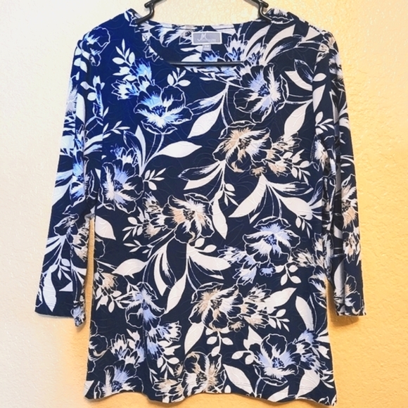 JM Collection Tops - JM Collection Women Navy Floral Blouse Size P/M